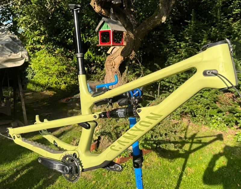 Rám Canyon Spectral CF 125 Lko + RS SuperDeluxe Ultimate RC2T HBO + sedlovka + kliky