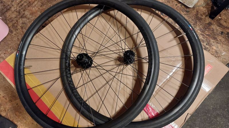 Bontrager Paradigm SL+pláště 