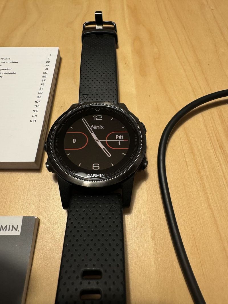 Garmin Fenix 5S v zanovnim stavu 