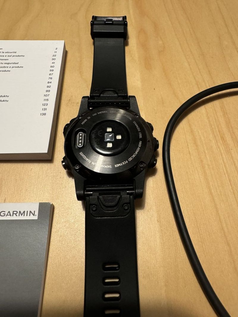 Garmin Fenix 5S v zanovnim stavu 