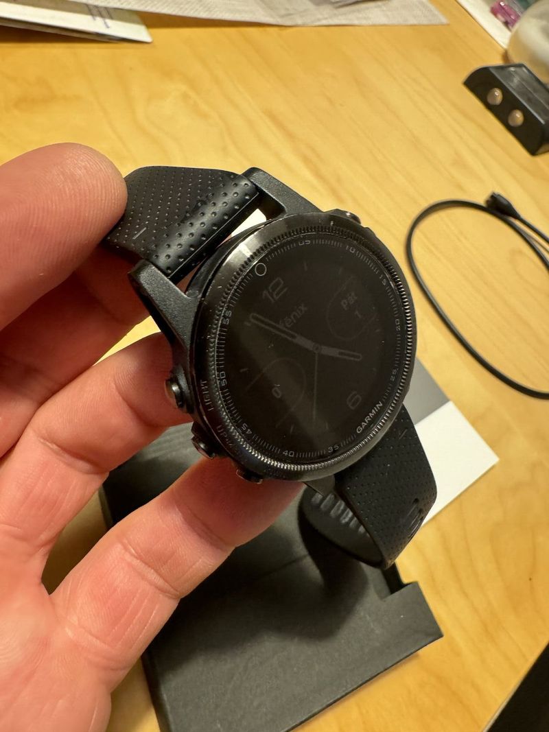 Garmin Fenix 5S v zanovnim stavu 