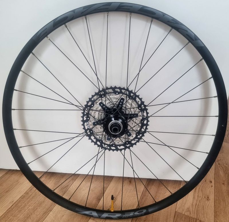 zapletená kola 29" Race Face AR30/Shimano MT410 Boost CL disc/SLX kazeta