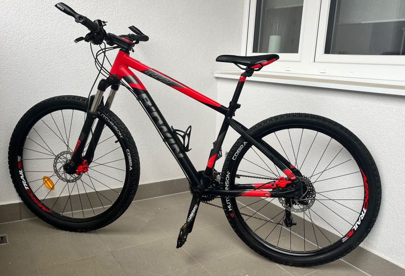 Prodám DÁMSKÉ HORSKÉ KOLO Rockrider 560