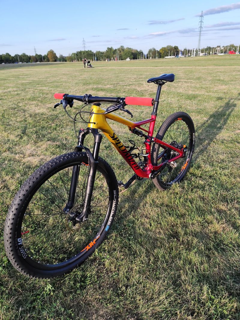 Specialized Epic karbon - AXS, DT Swiss 1200, vel.L, po servisu a upgradu odpružení