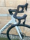 Canyon Endurace CF SL Disc 8.0 Di2 12sp., vel. L s wattmetrem a orig. předním světelným setem