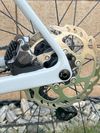 Canyon Endurace CF SL Disc 8.0 Di2 12sp., vel. L s wattmetrem a orig. předním světelným setem