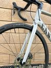 Canyon Endurace CF SL Disc 8.0 Di2 12sp., vel. L s wattmetrem a orig. předním světelným setem