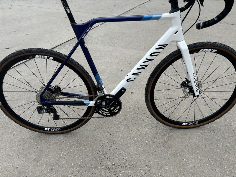 CANYON INFLATE CF SLX 57 cm (L) - zakázková stavba - Shimano elektrika 2 x 11- NOVÉ