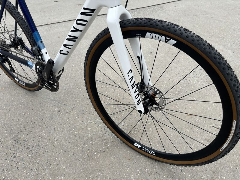 CANYON INFLATE CF SLX 57 cm (L) - zakázková stavba - Shimano elektrika 2 x 11- NOVÉ