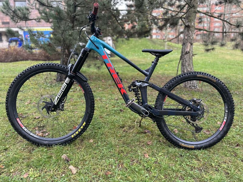 TREK SLASH 8