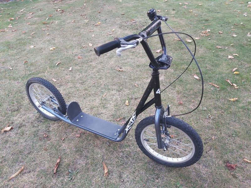 Málo používaná koloběžka Scooter 4S