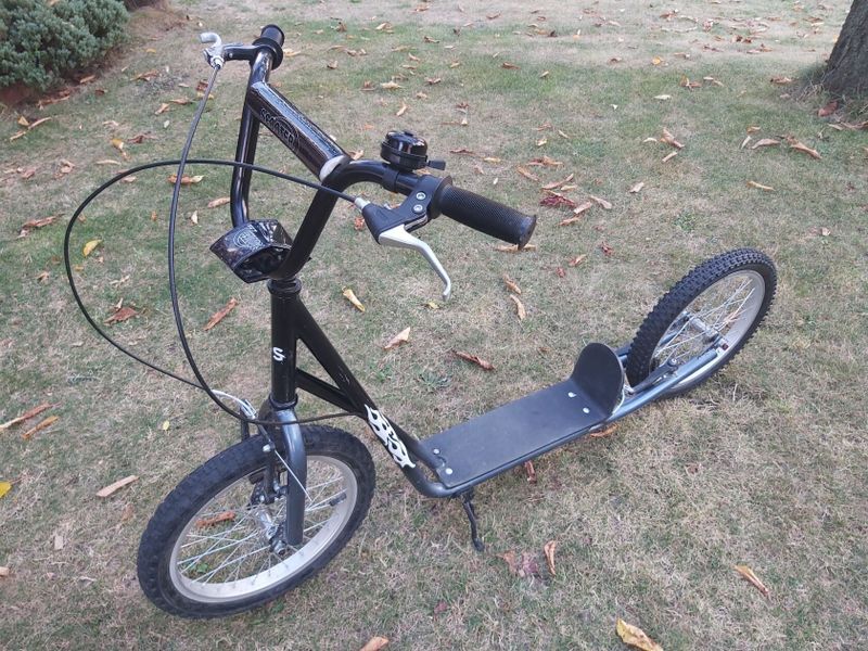 Málo používaná koloběžka Scooter 4S