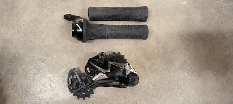 Sram X01, řazení GripShift, gripy ERGON