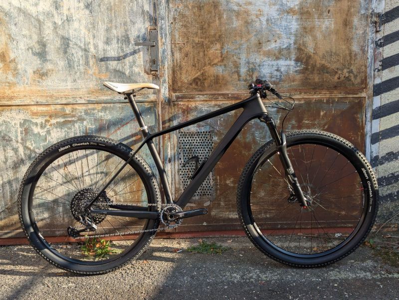 Custom hardtail Hongfu na Rockshox SID SL Ultimate