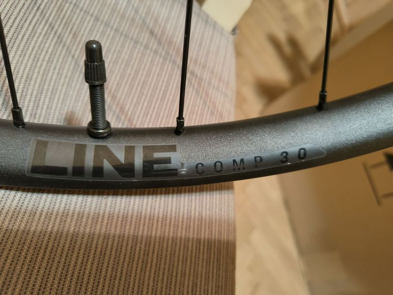 Prodám zapletená kola bontrager line comp 30