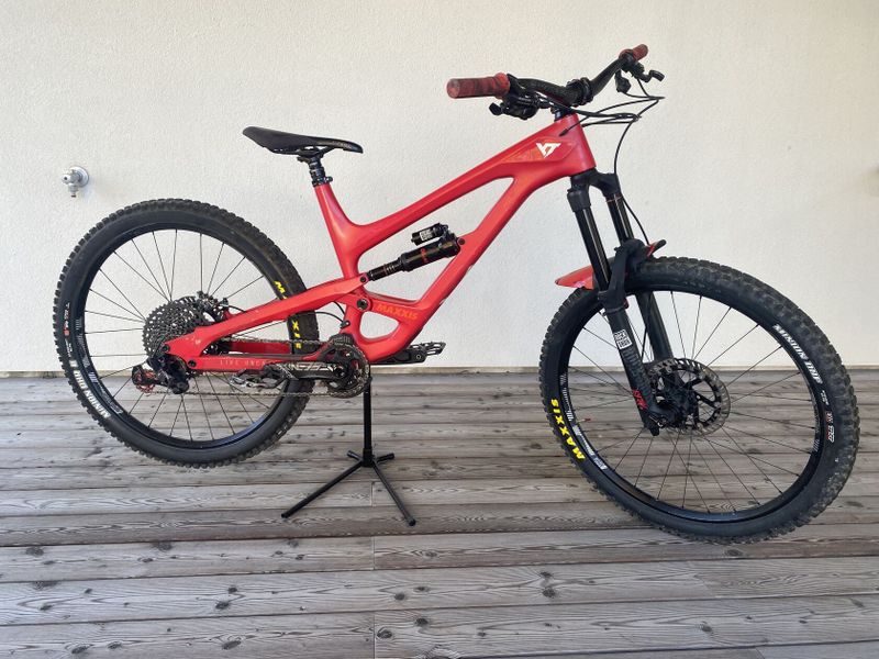 YT Capra 2019 CF PRO vel. L 