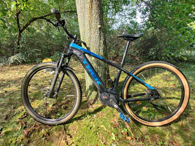 TREK Powerfly 5 2020, vel.M, nova baterie Bosch Powertube 500