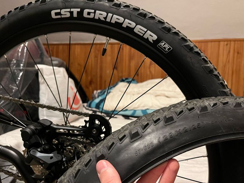 Nový plaště CST Gripper 29x2.25 Tubeless ready