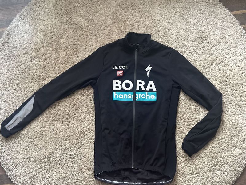 Bunda a čapáky BORA hansgrohe 