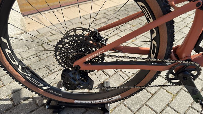 Specialized Epic EVO Expert 2022 Velikost kola:XL, Barva kola: SATIN TERRA COTTA / SAND