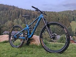 Celoodpružené enduro kolo Transition Sentinel