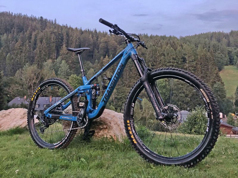 Celoodpružené enduro kolo Transition Sentinel