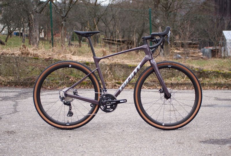 MEGA ČISTKA! gravel bike Giant Revolt Advanced 0 2024 vel. ML + výplety Giant CXR X1