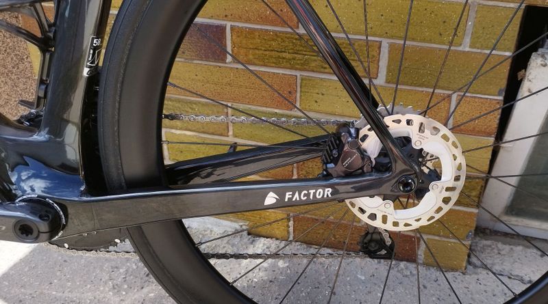 Prodám Factor Ostro w.a.m. + osazení Ultegra R8170 Di2- 12