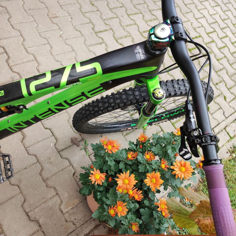 Prodám enduro celoodpružené kolo trail karbon rám sjezdové carbon Intense tracker T275 allmountain