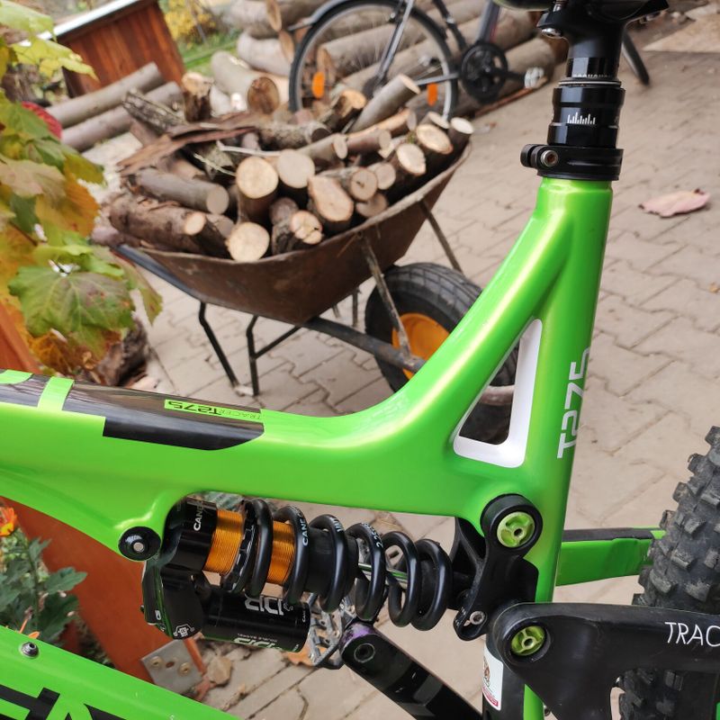 Prodám enduro celoodpružené kolo trail karbon rám sjezdové carbon Intense tracker T275 allmountain