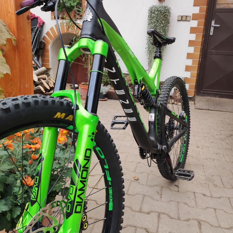 Prodám enduro celoodpružené kolo trail karbon rám sjezdové carbon Intense tracker T275 allmountain