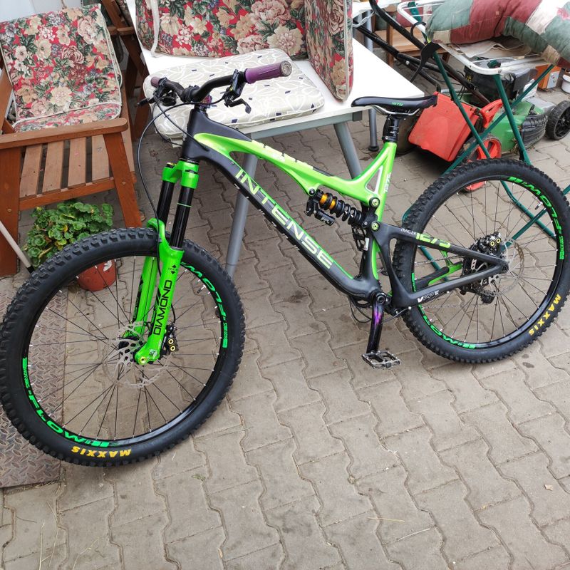 Prodám enduro celoodpružené kolo trail karbon rám sjezdové carbon Intense tracker T275 allmountain