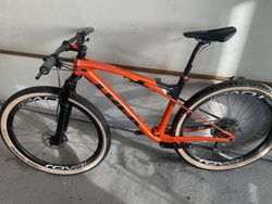 Trek Supercaliber Váha 10kg