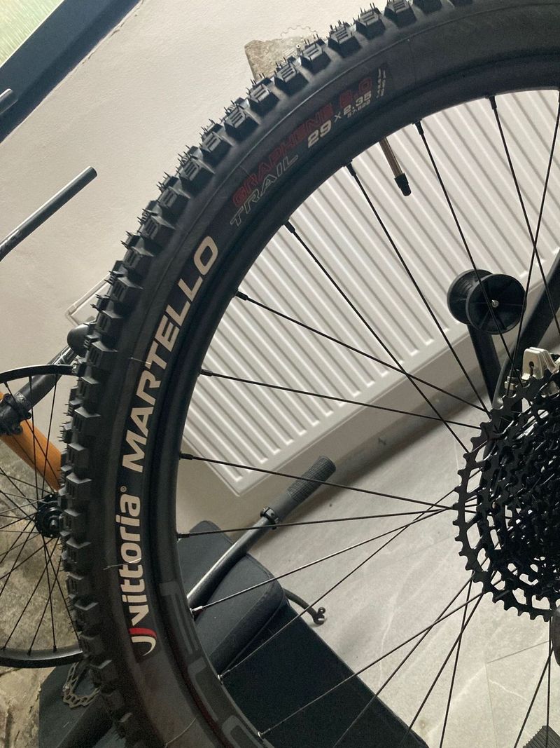 Vittoria Mazza 29x 2.4 + Martelo 2.35 Graphene