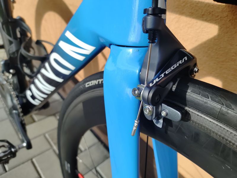 Canyon Aeroad CF SL Ultegra Di2 v barvách Movistar