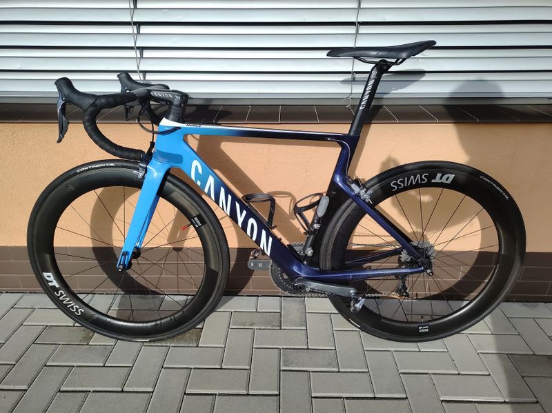 Canyon Aeroad CF SL Ultegra Di2 v barvách Movistar