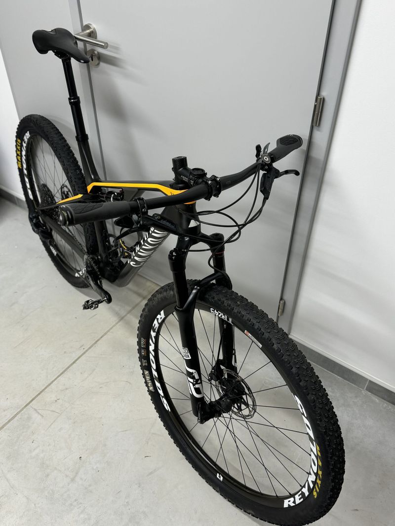 Prodám CANYON LUX CF SLX 9.0