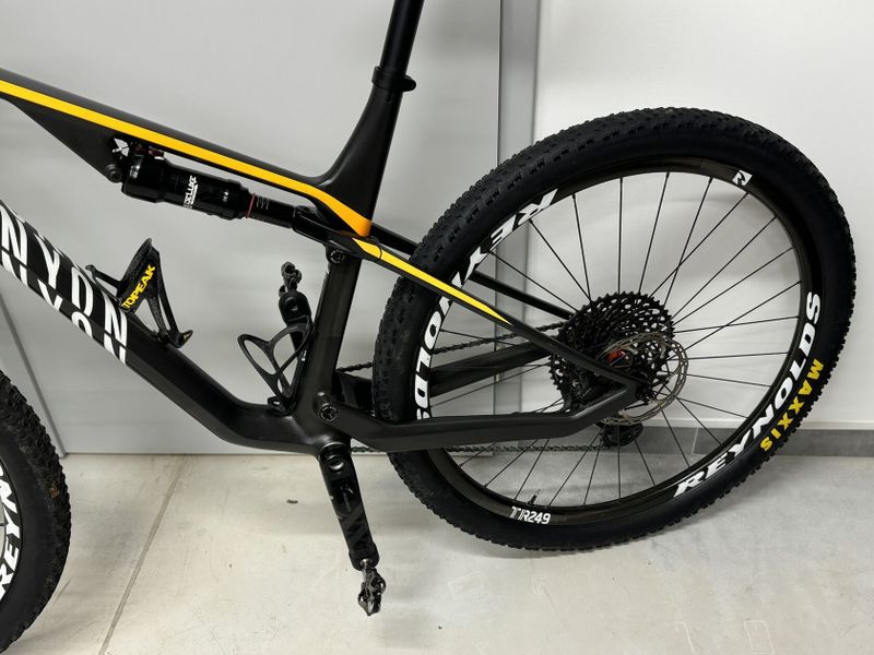 Prodám CANYON LUX CF SLX 9.0