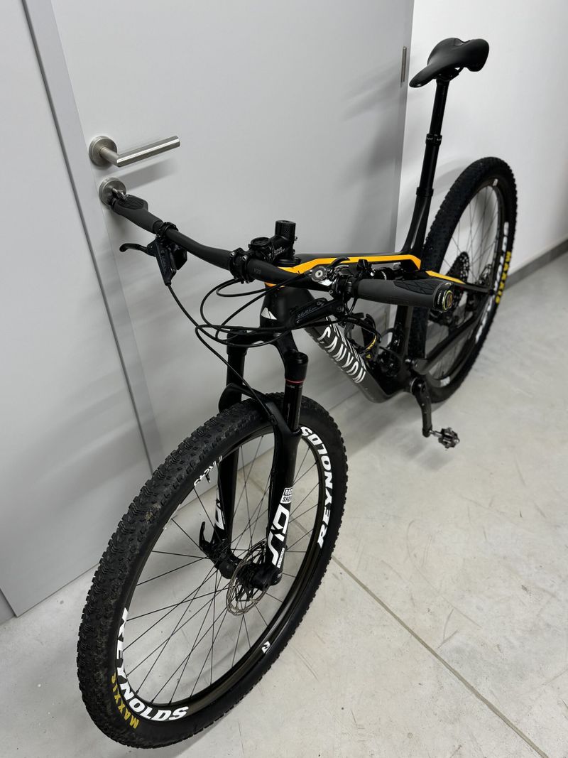 Prodám CANYON LUX CF SLX 9.0