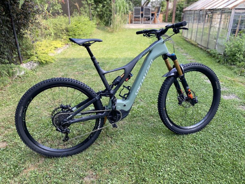 Specialized Turbo Levo Expert Full Carbon 700wh baterie, FOX, velikost XL