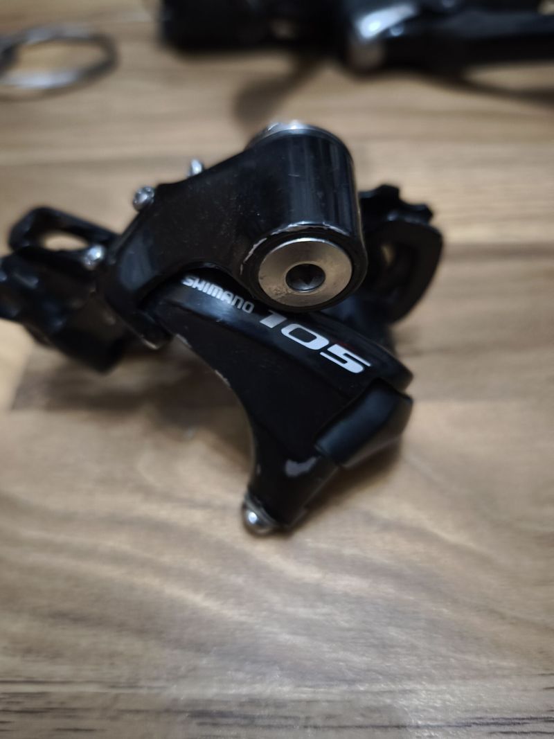 Silniční přehazovačka a přesmykač Shimano 105 (2x11 speed)