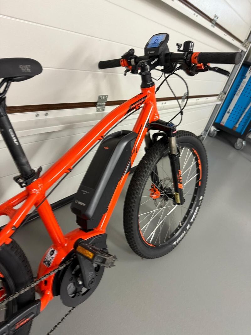 Dětské elektrokolo KTM, kola 24“ 2 kusy