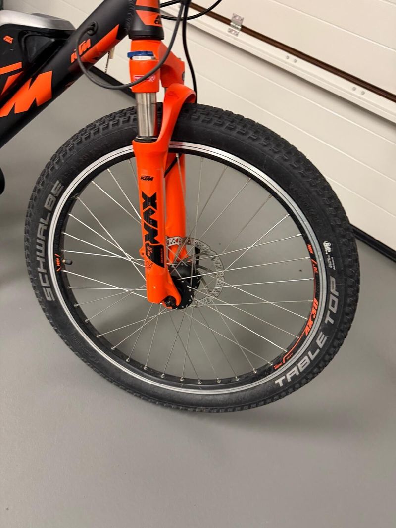 Dětské elektrokolo KTM, kola 24“ 2 kusy