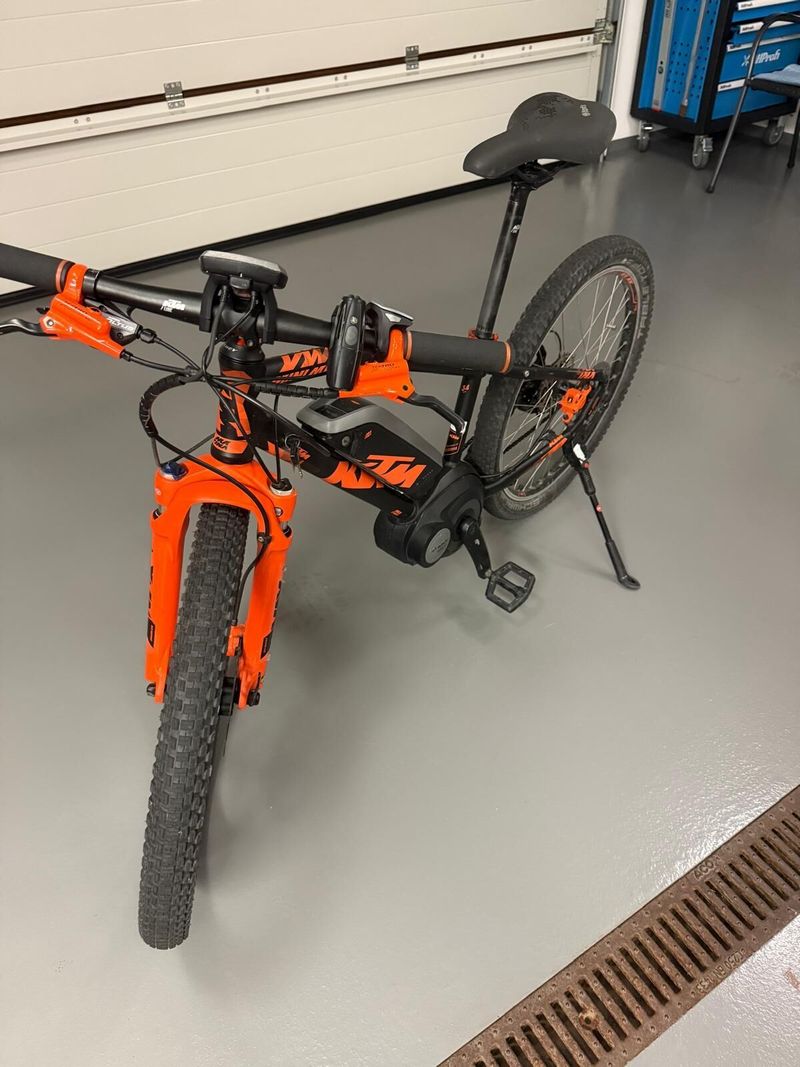 Dětské elektrokolo KTM, kola 24“ 2 kusy