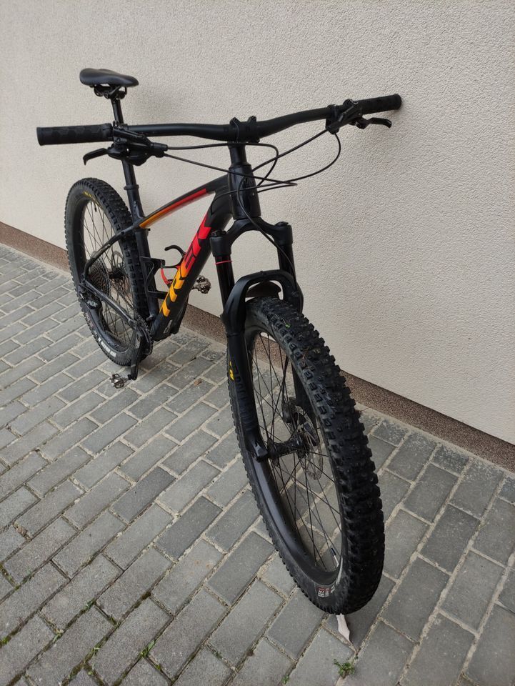 Trek Roscoe 8 2020 27.5+, L