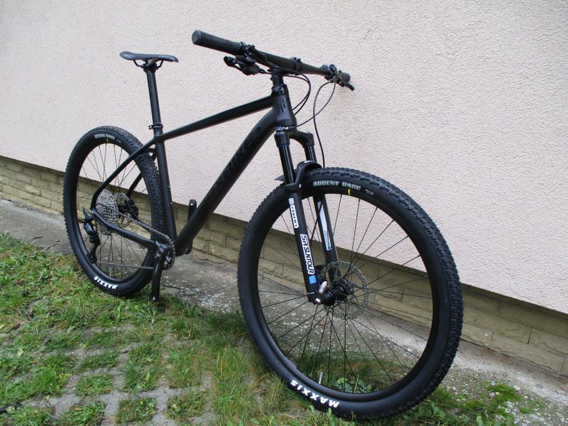 Nové 29" kolo Maxbike M909 19", vidlice Suntour Axon RL-RC air, Shimano XT/SLX 1x12, BOOST pevné osy