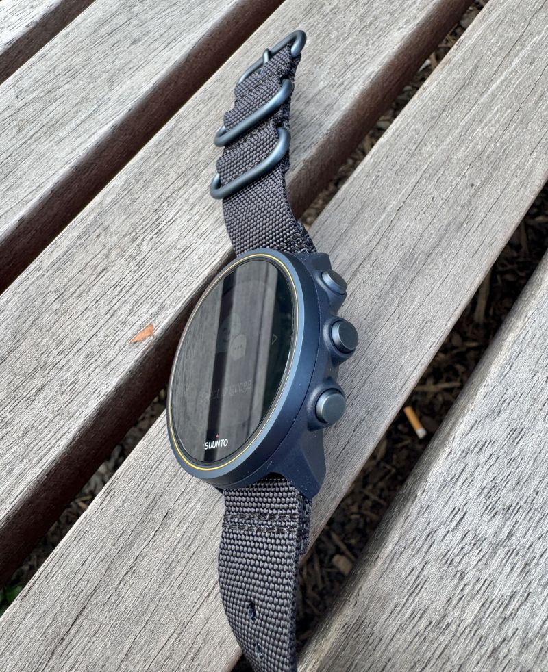 Suunto 9 Baro Granite Blue Titanium, top stav