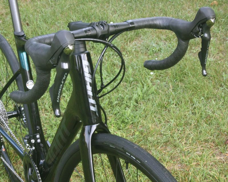 GIANT Defy Advanced 2023 - endurance silniční kolo s karbonovým rámem - NOVÉ