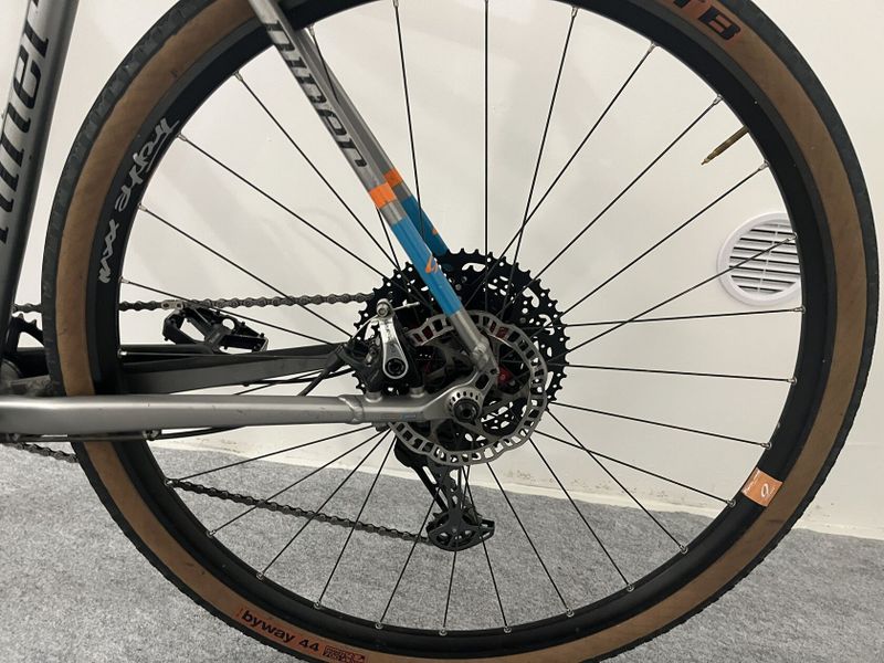 Niner RLT9, gravel s rovnými řidítky, 1x12