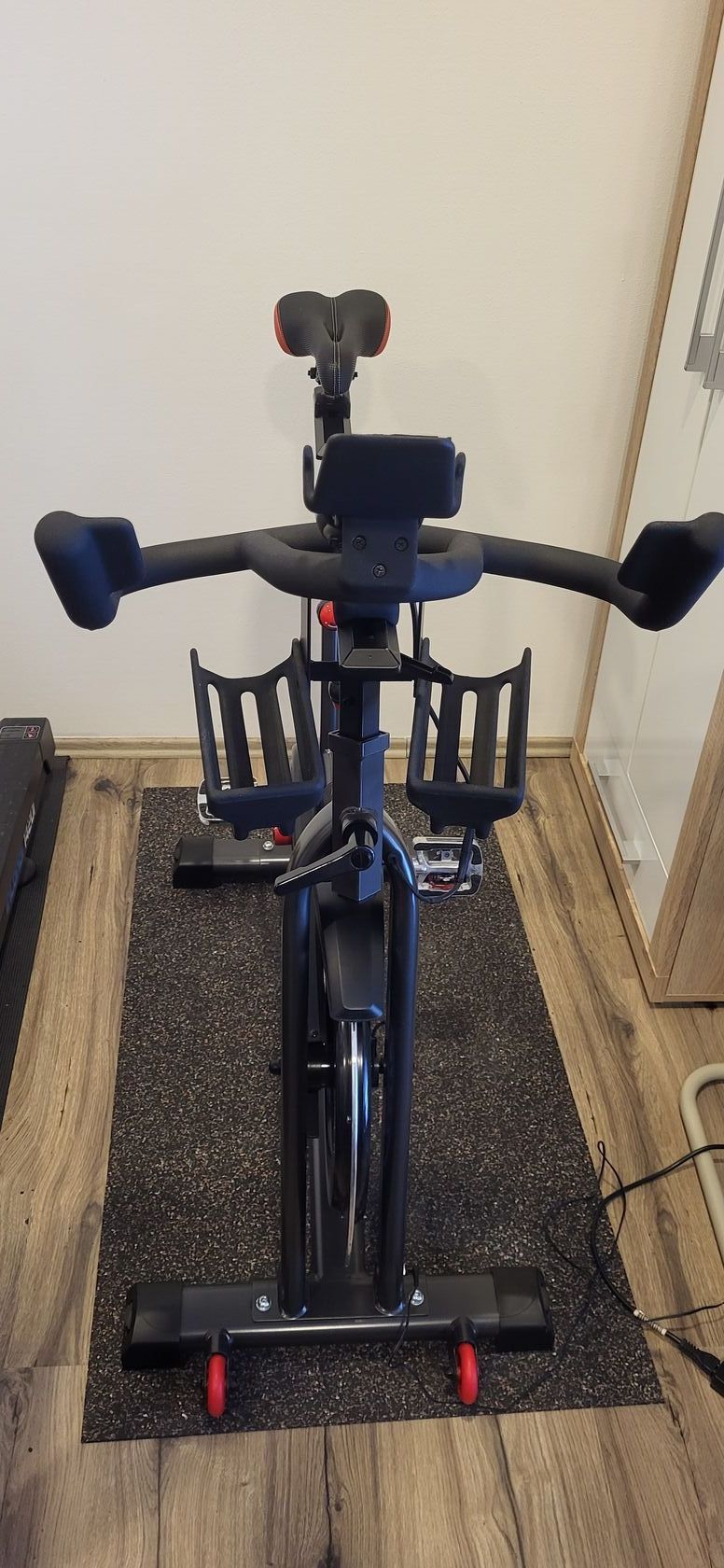 Cyklotrenažér SCHWINN IC800 Zwift